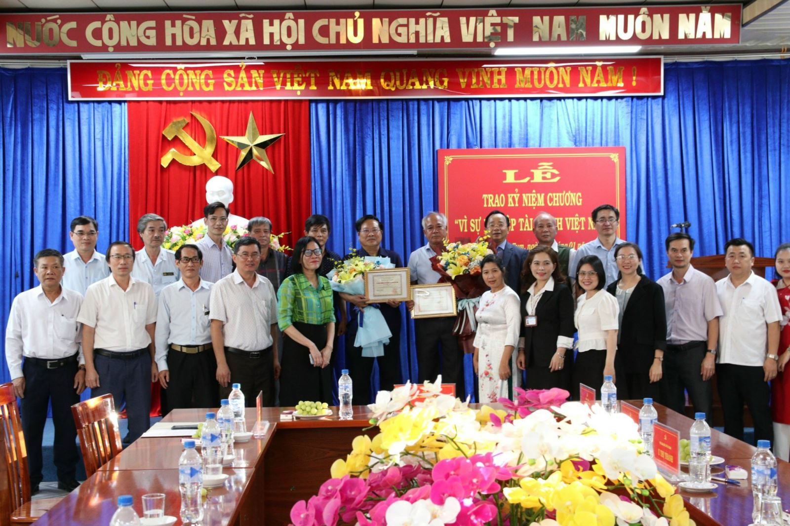 Trao Kỷ niệm chương “Vì sự nghiệp Tài chính Việt Nam”
