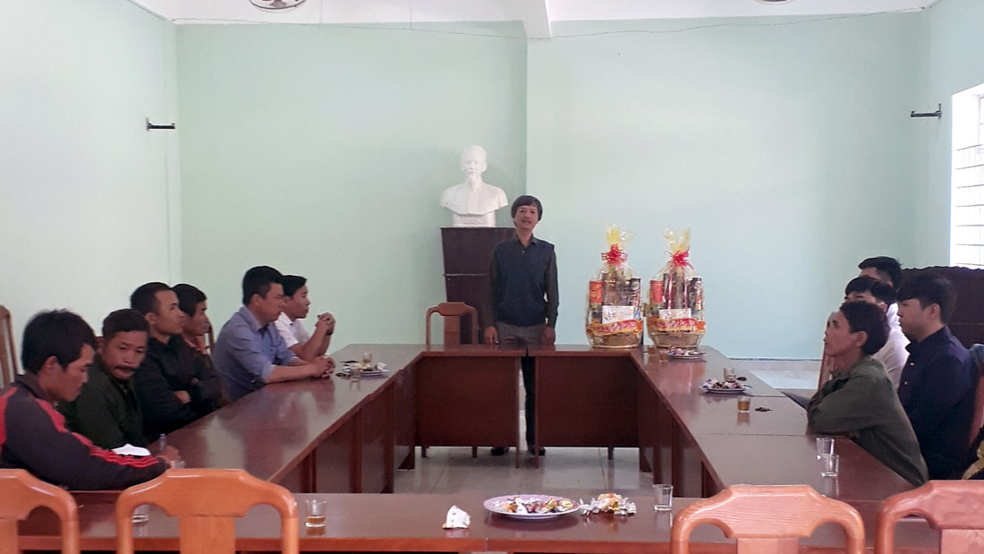 Thăm, chúc tết, tặng quà cho đối tượng chính sách tại xã Đăk Nên, huyện KonPLông