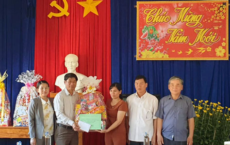 Thăm, tặng quà Tết Nguyên đán Canh Tý 2020 tại huyện Đăk Tô
