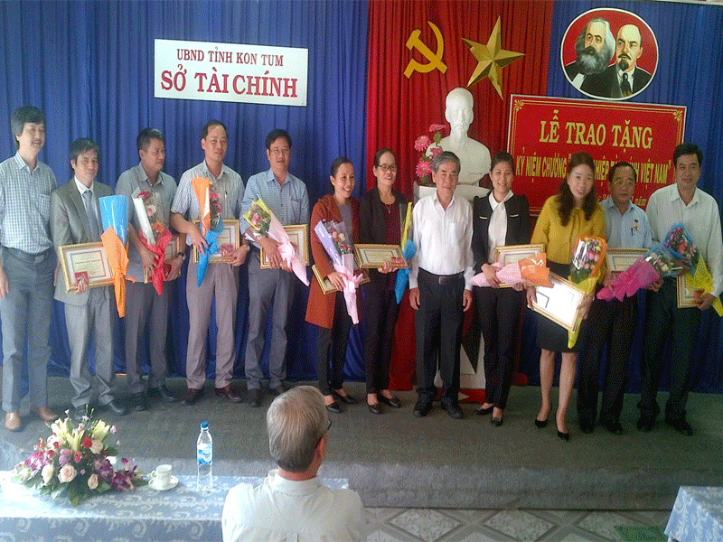 Trao Kỷ niệm chương “Vì sự nghiệp Tài chính Việt Nam”