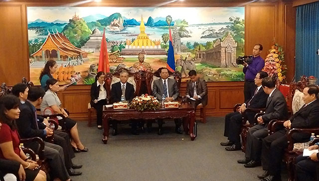 Đồng chí Bí thư Tỉnh ủy, Chủ tịch HĐND tỉnh và Đoàn cán bộ cấp cao tỉnh Kon Tum đến Chămpasắc -Lào 