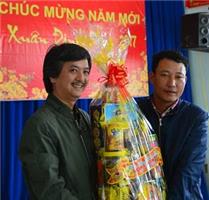 Lãnh đạo Sở Tài chính thăm và tặng quà các gia đình chính sách xã Đăk Nên, Kon Plong