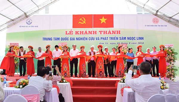 Thủ tướng Chính phủ cắt băng khánh thành Trung tâm Quốc gia nghiên cứu và phát triển Sâm Ngọc Linh
