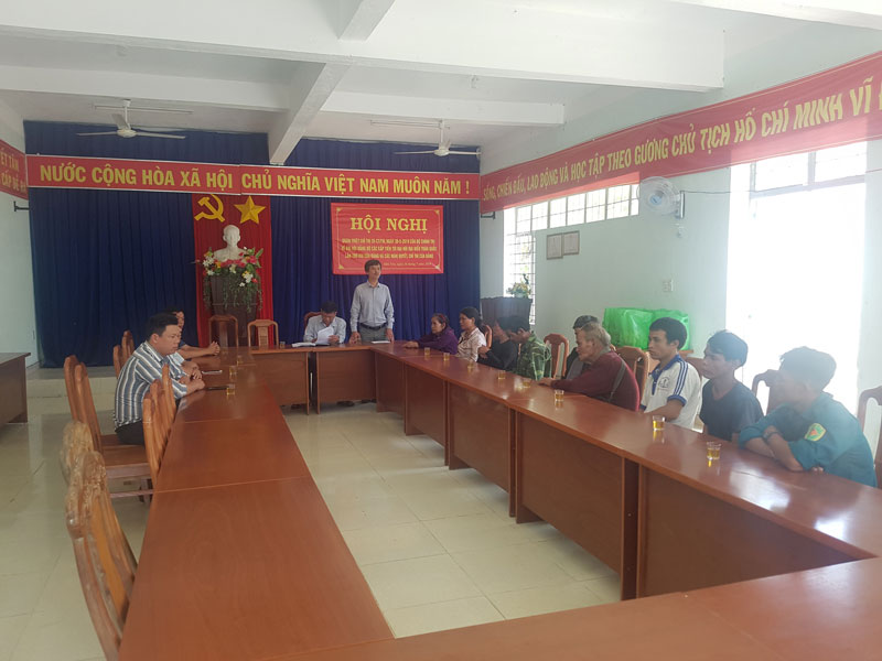 Sở Tài chính tổ chức thăm, tặng quà cho đối tượng chính sách tại xã Đăk Nên, huyện KonPLong 