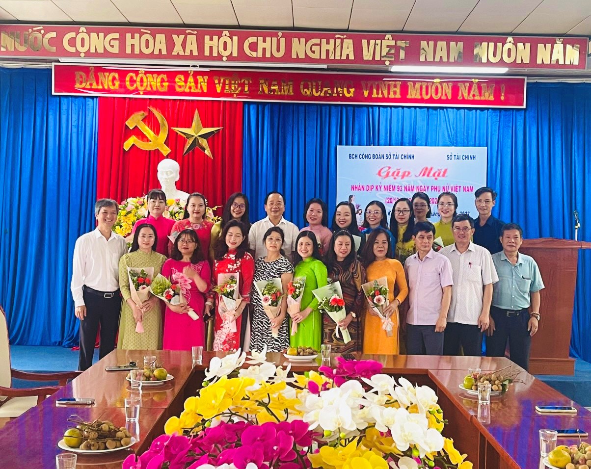Sở Tài chính tổ chức gặp mặt nhân kịp Kỷ niệm 93 năm ngày Phụ nữ Việt Nam